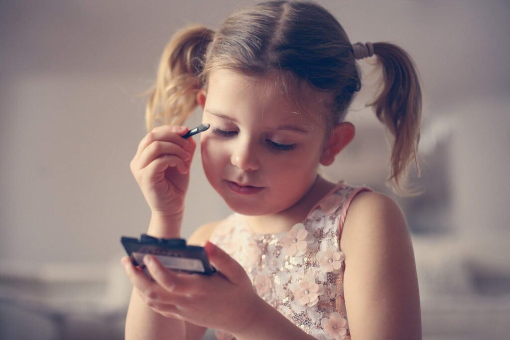 cute-little-girls-playing-with-make-up-in-the-room