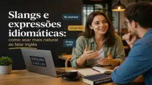 Duas pessoas conversando em inglês em um café moderno enquanto aprendem slangs e expressões idiomáticas para soar mais natural em conversas do dia a dia.